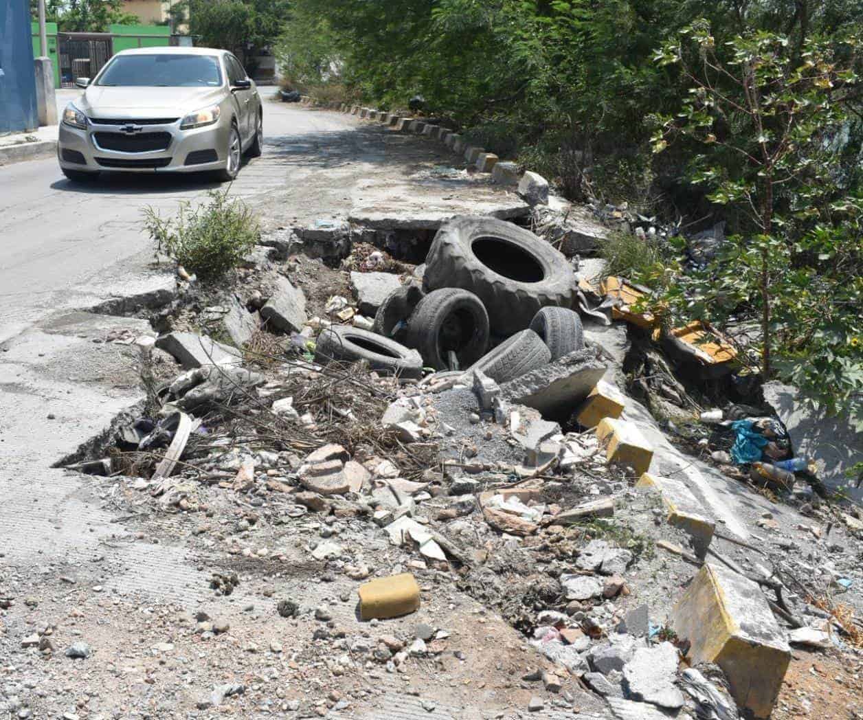 Temen tragedia por gran hundimiento en vialidad