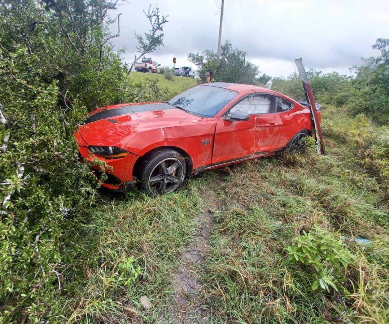 Deja volcadura en la Victoria-Matamoros dos lesionados
