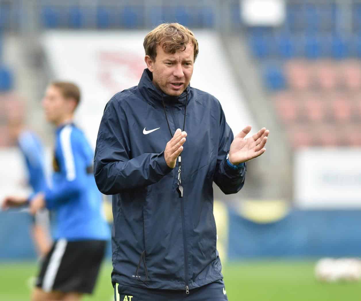Vetado de por vida por UEFA entrenador de fútbol femenino
