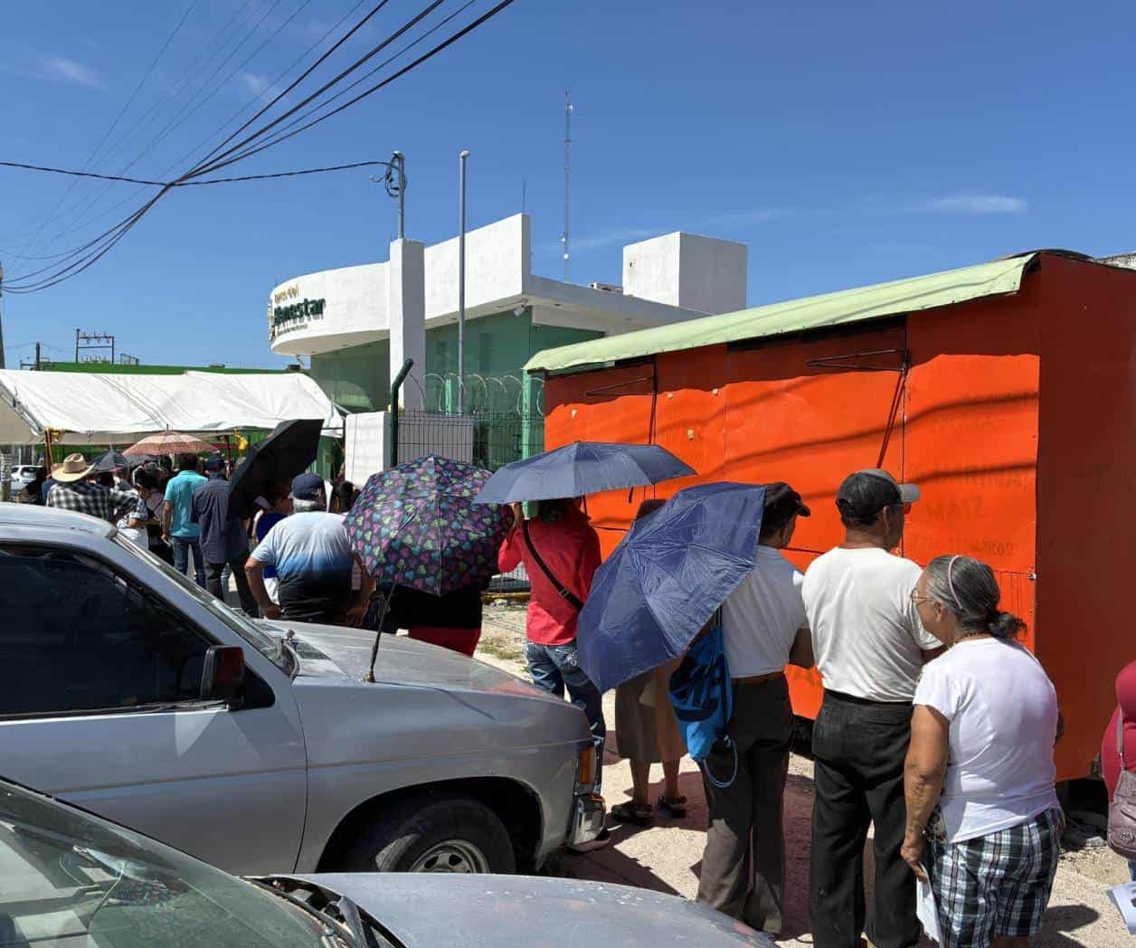 Largas filas en Banco del Bienestar por el pago de las pensiones