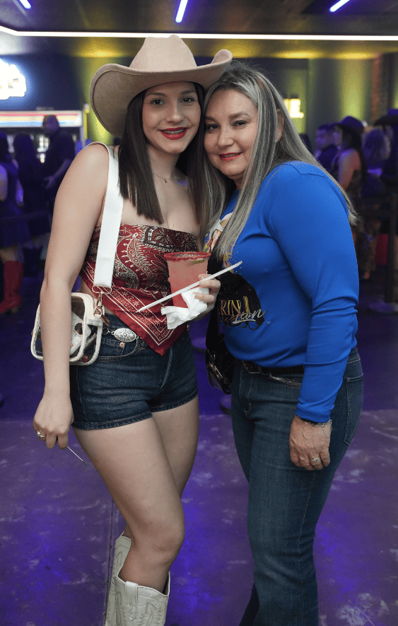 Ana Vega y Salma González.