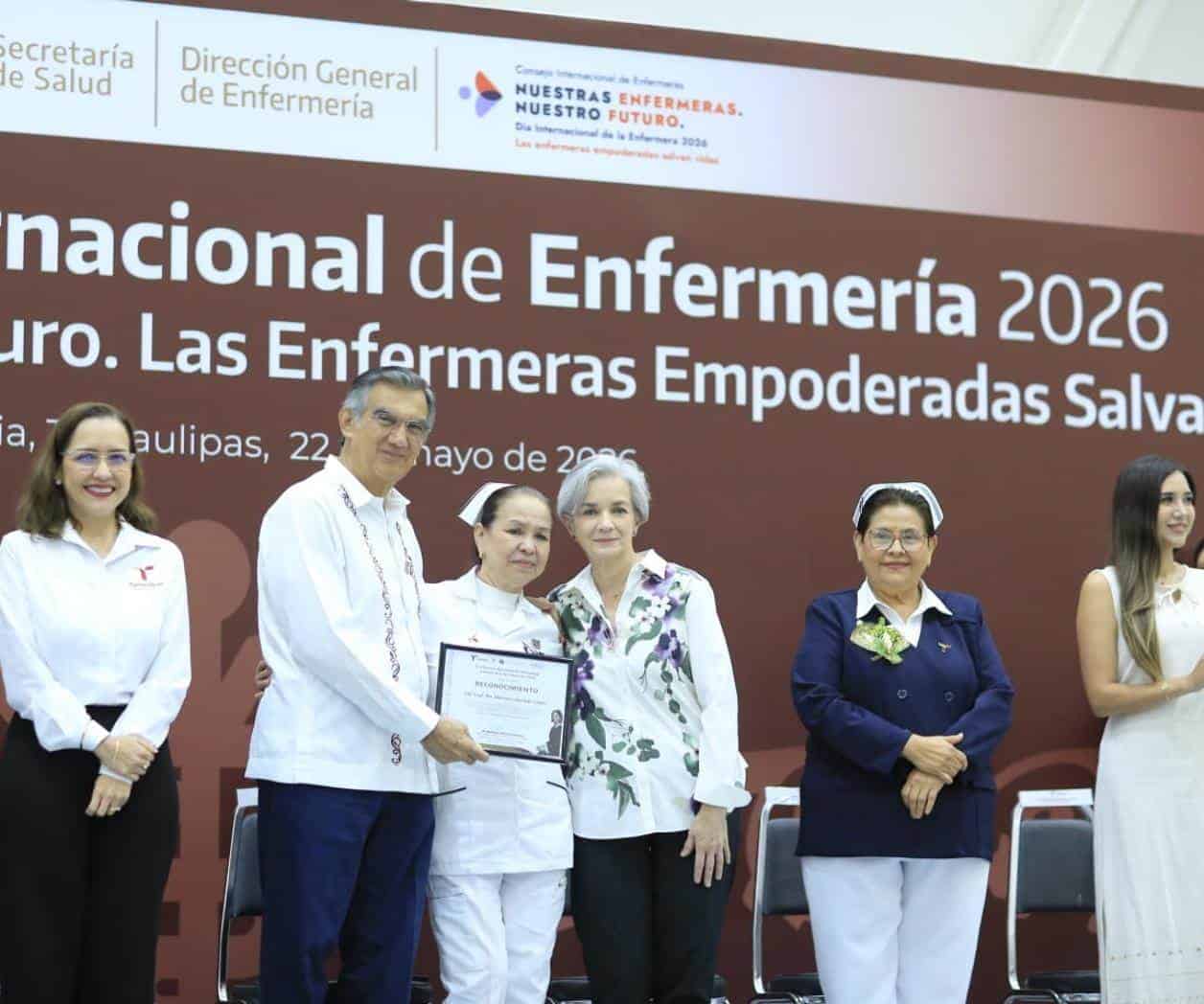 Reconoce Américo la labor de enfermeras y enfermeros en su día