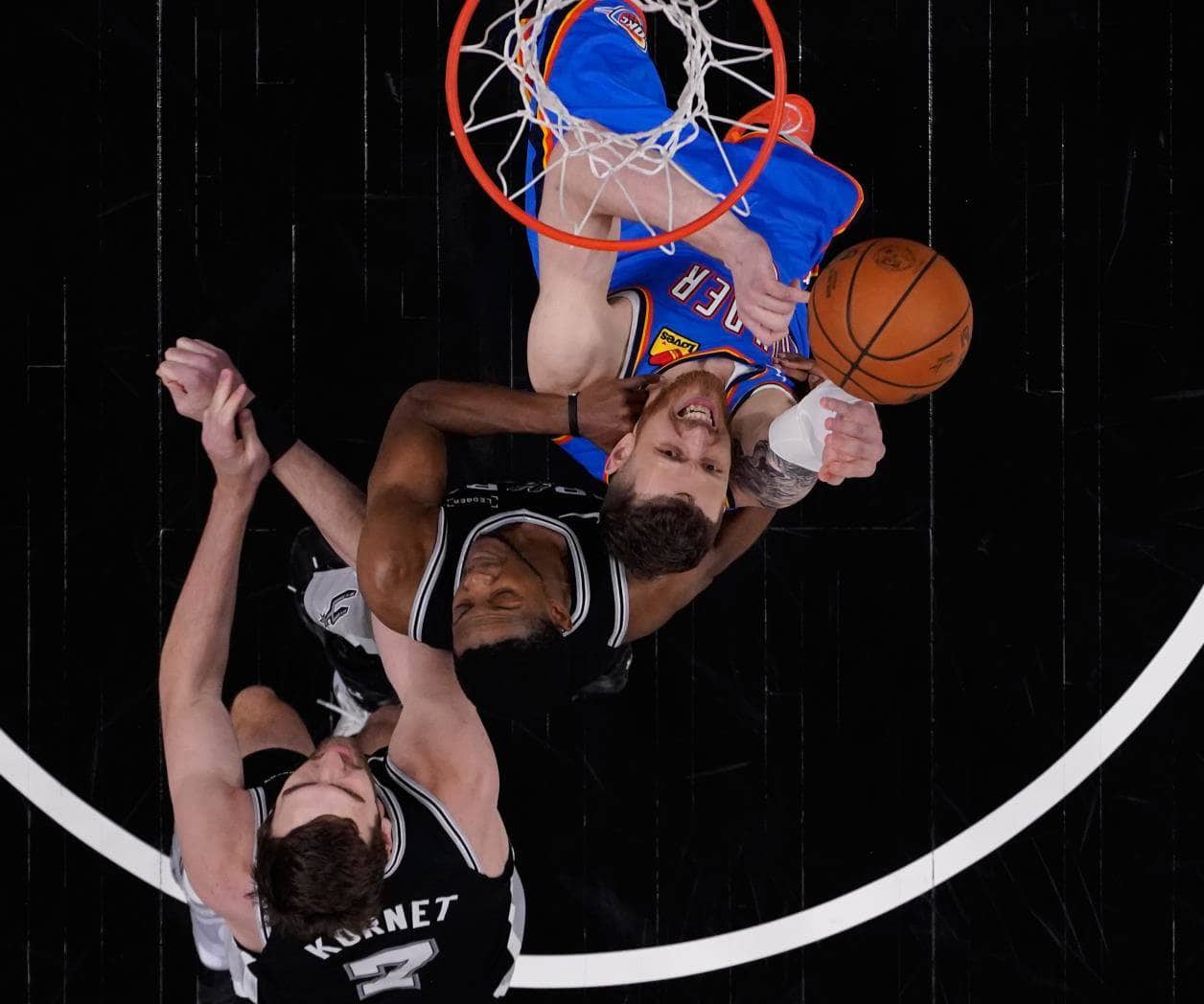 Thunder toma ventaja de 2-1 ante los Spurs