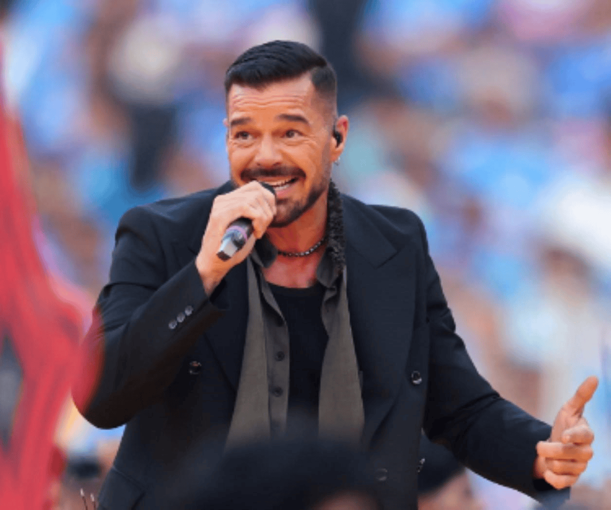 Ricky Martin suspende concierto por gas lacrimógeno Ricky Martin suspende concierto por gas lacrimógeno