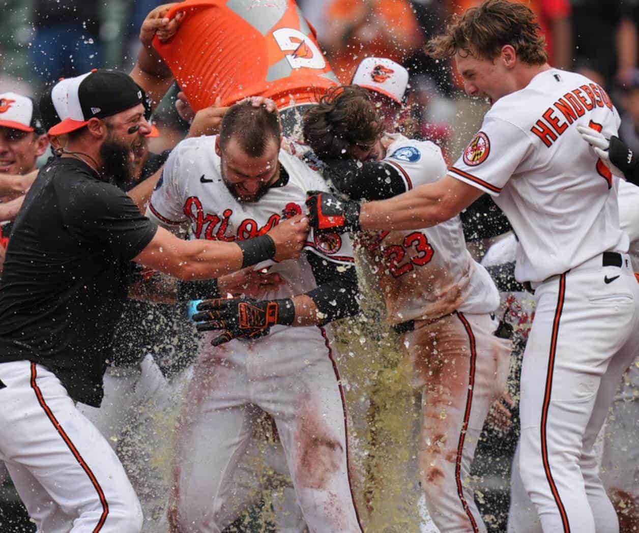 Cowser conecta su 2do jonrón decisivo en dos días; Orioles vencen 9-7 a Rays en 13 entradas