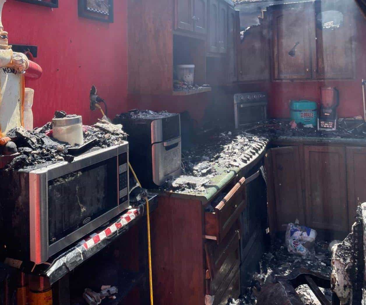 Deja incendio sólo daños materiales