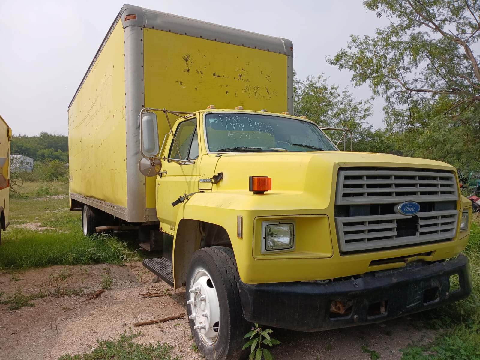 CAMION FORD F700 