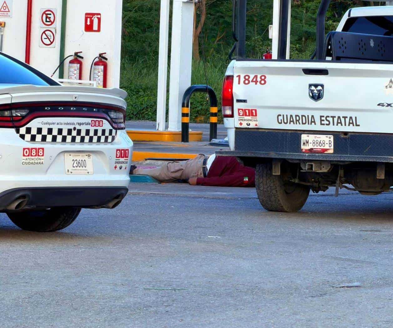 Agente de tránsito muere tras ser atacado en gasolinera