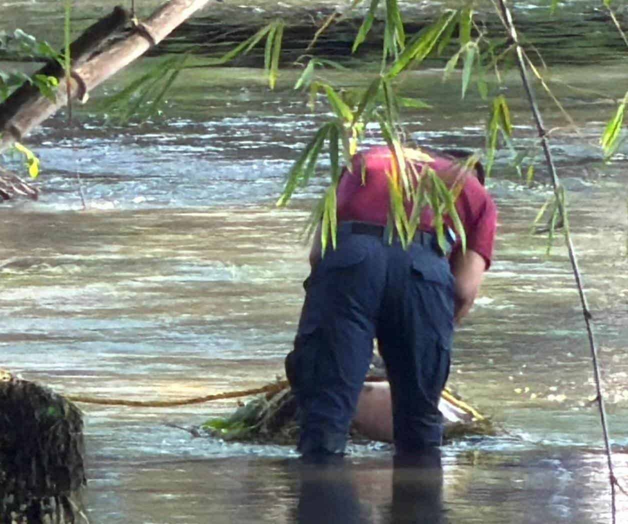 Localizan cuerpo sin vida flotando en canal de riego