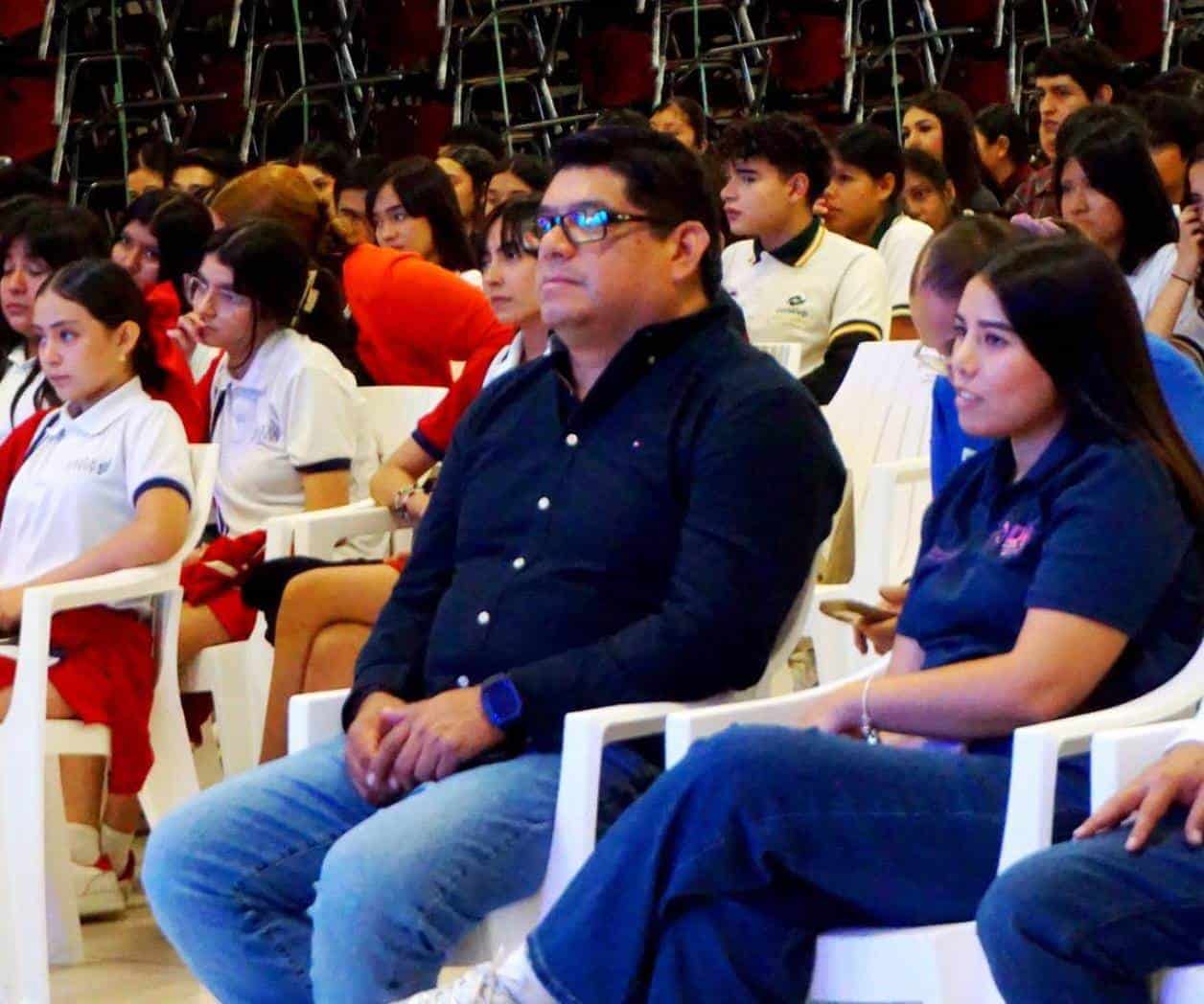 Celebran a estudiantes