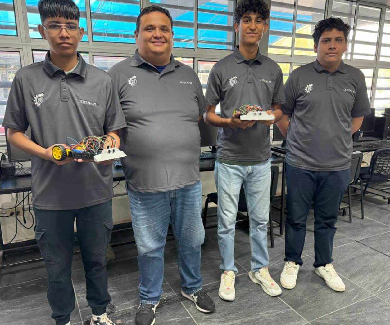 Estudiantes compiten en el torneo nacional de robótica