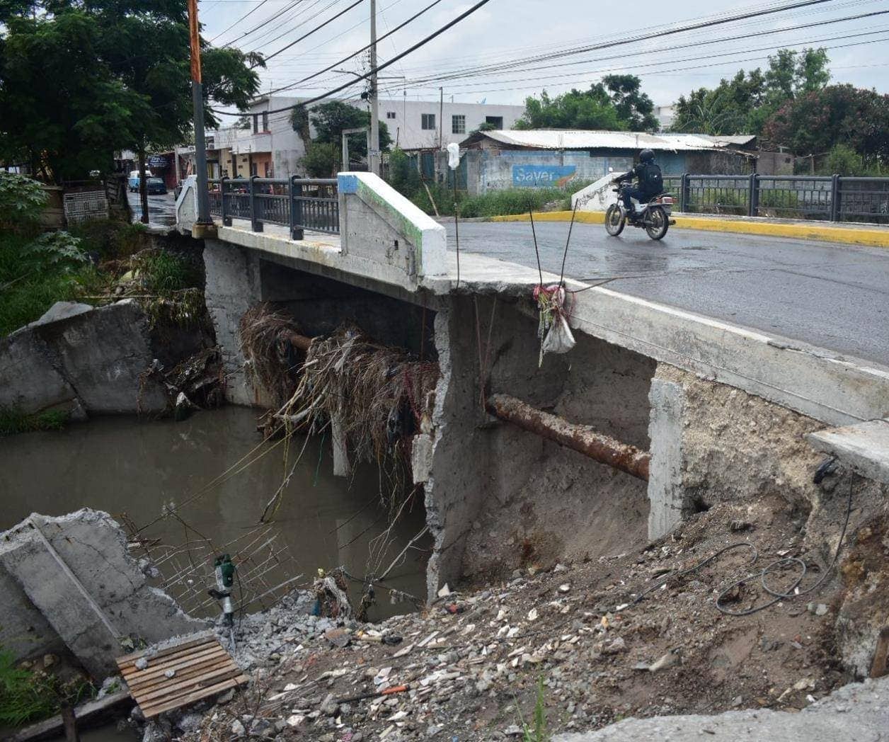 Temen colapso de puente peatonal en la Renacimiento