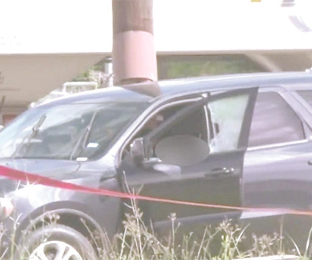 Encuentran a hombre muerto a tiros dentro de un vehículo en Cloverleaf