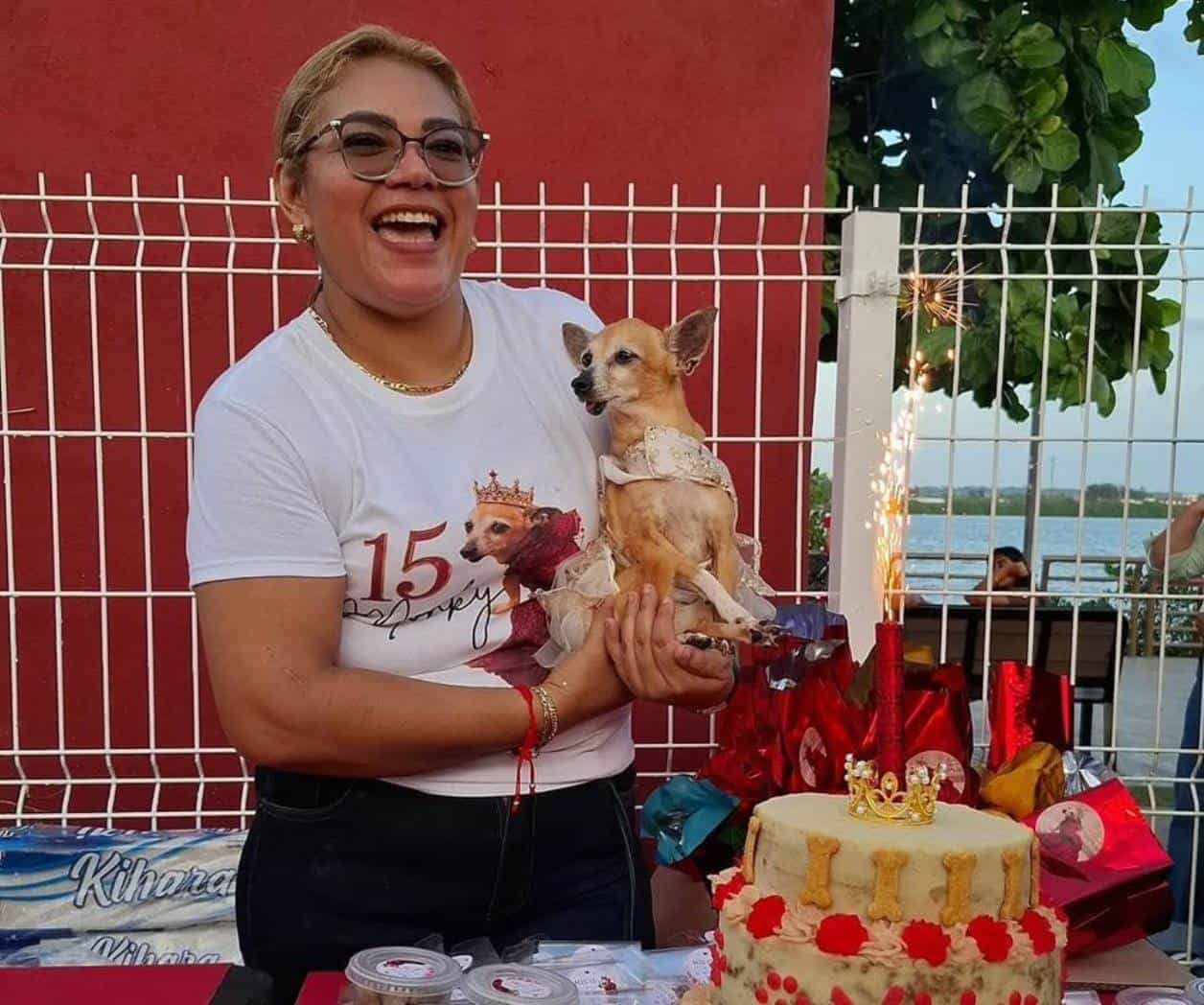 Festejan 15 años a perra chihuahua