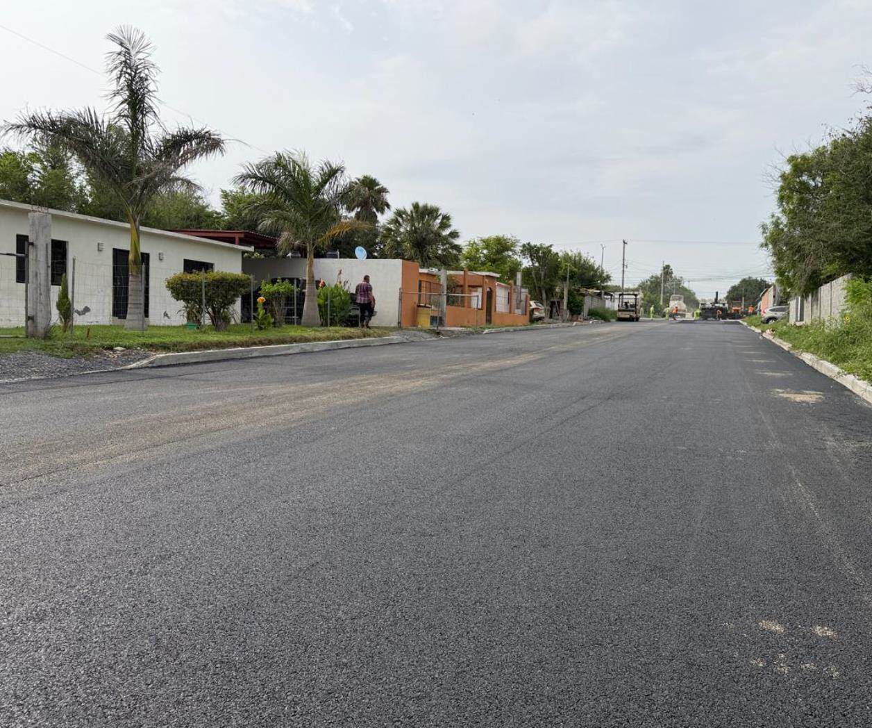 Pavimentan las calles de colonia Caminera