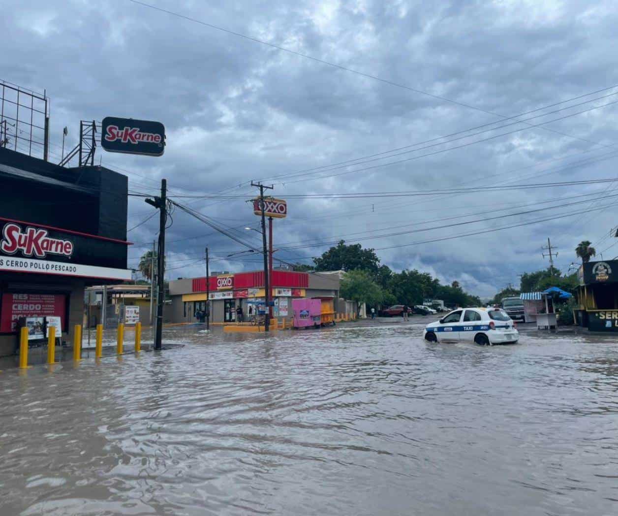 Colapsan calles de Reynosa tras lluvia