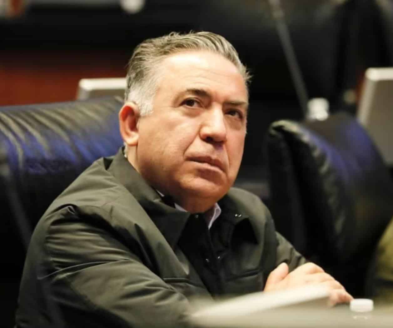 Inzunza reaparece en Culiacán en graduación de su hijo