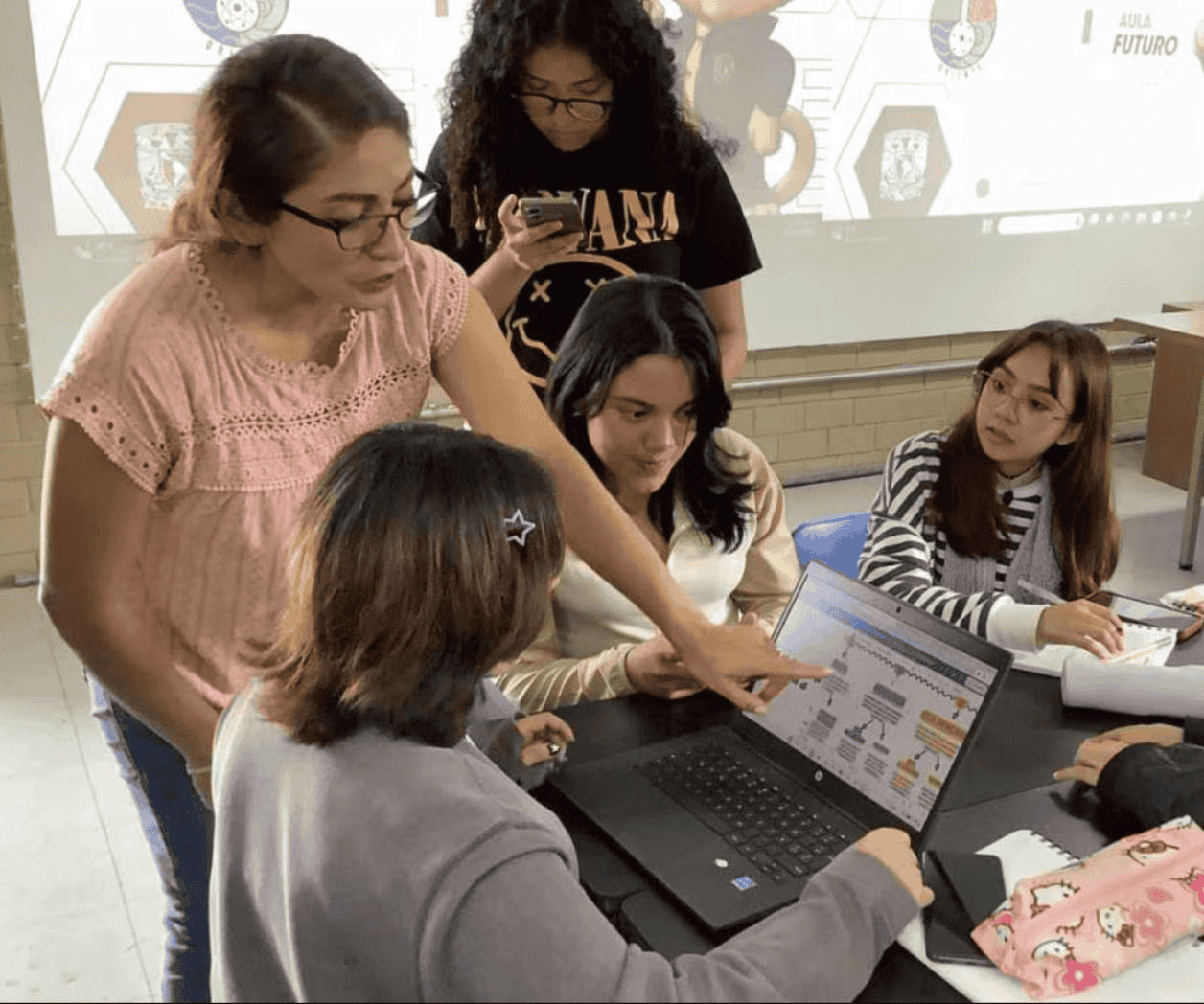 Profesores de la UNAM apuestan por enseñar con IA