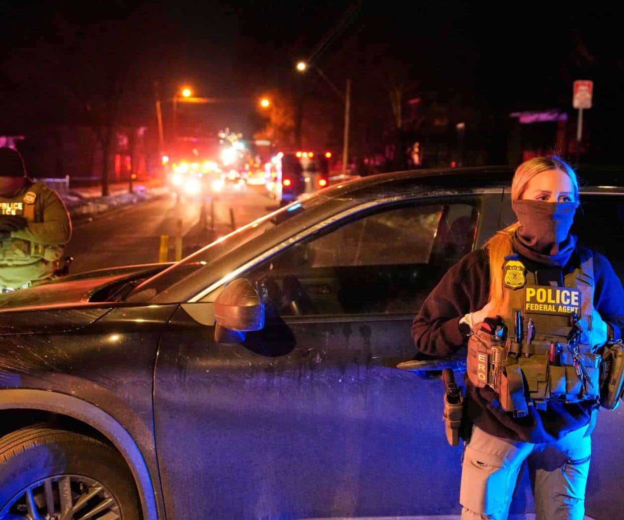 Arrestan en Texas a agente del ICE por balear a hombre durante redada