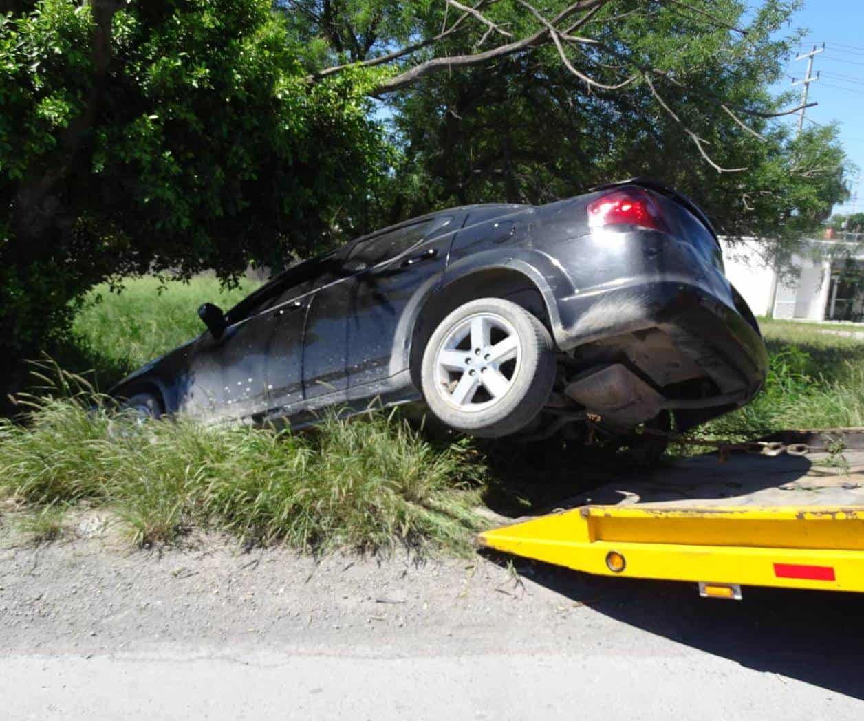 Sale del camino y cae en desagüe pluvial en Río Bravo