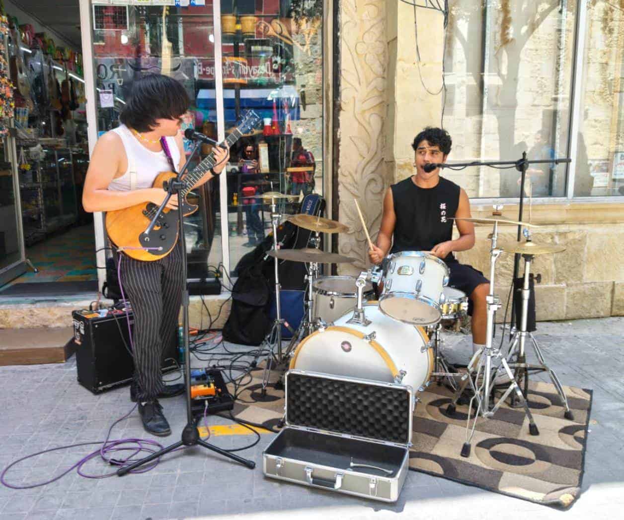 El rock toma la peatonal
