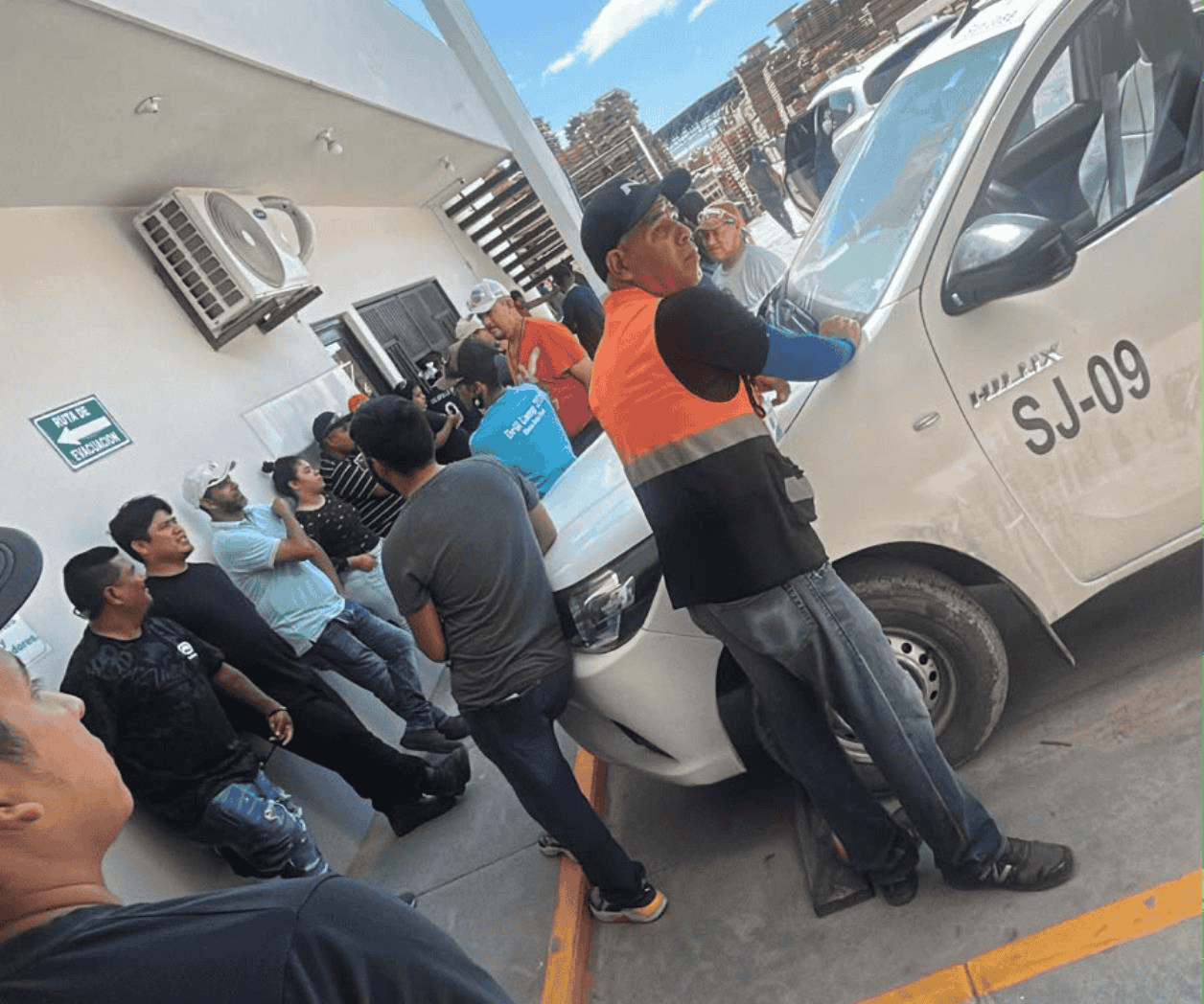 Realizan paro laboral por inconformidad con  reparto de utilidades