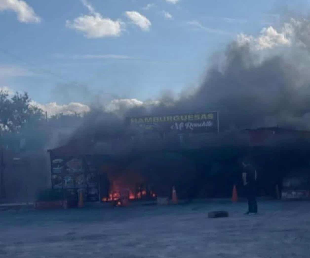 Consume incendio hamburguesería en Río Bravo