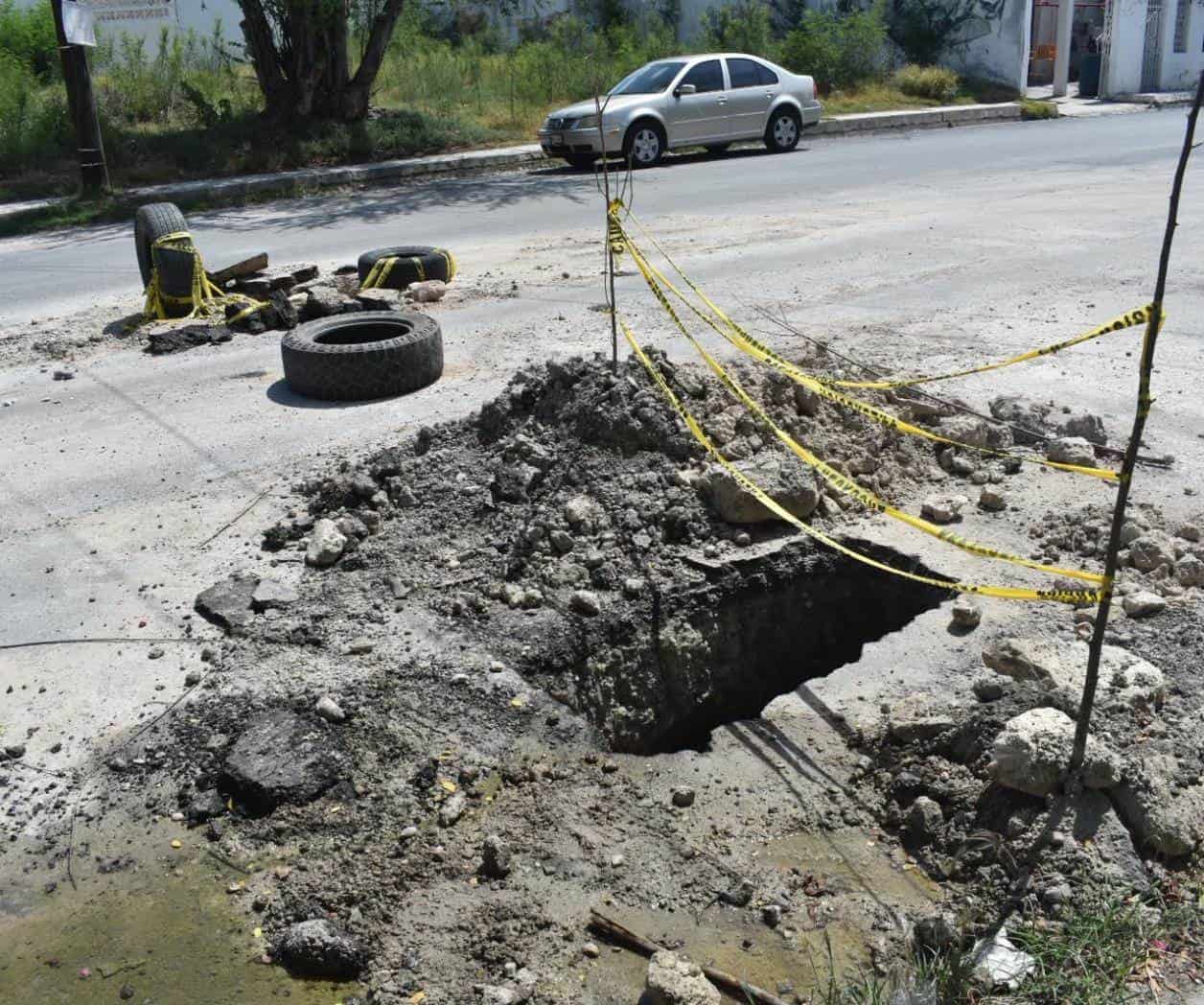 Caos en la Rodríguez: fugas de aguas negras y trabajos inconclusos