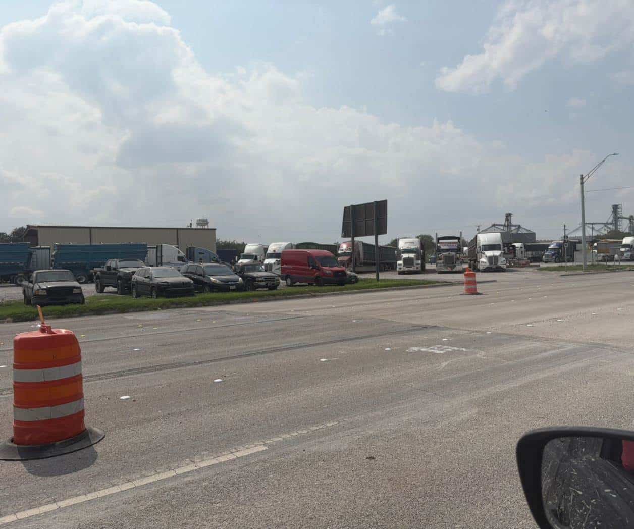 Amenazan cerrar puente; desviarían carga a Pharr