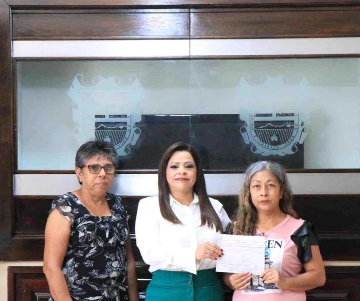 Preside alcaldesa entrega de apoyos para escuelas