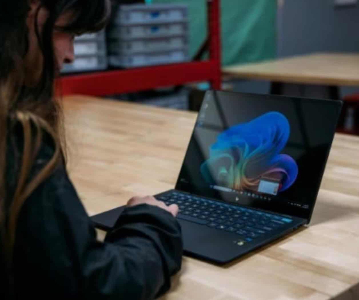 Qualcomm acerca las funciones de IA a laptops más accesibles Qualcomm acerca las funciones de IA a laptops más accesibles