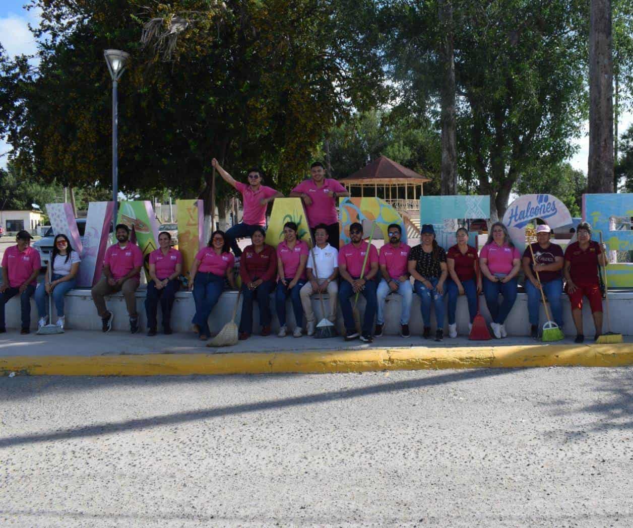Se suman funcionarios a jornada de limpieza en áreas públicas
