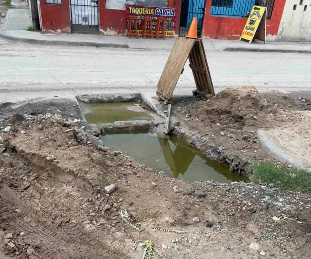 Reparan fuga...  y olvidan cerrar obra