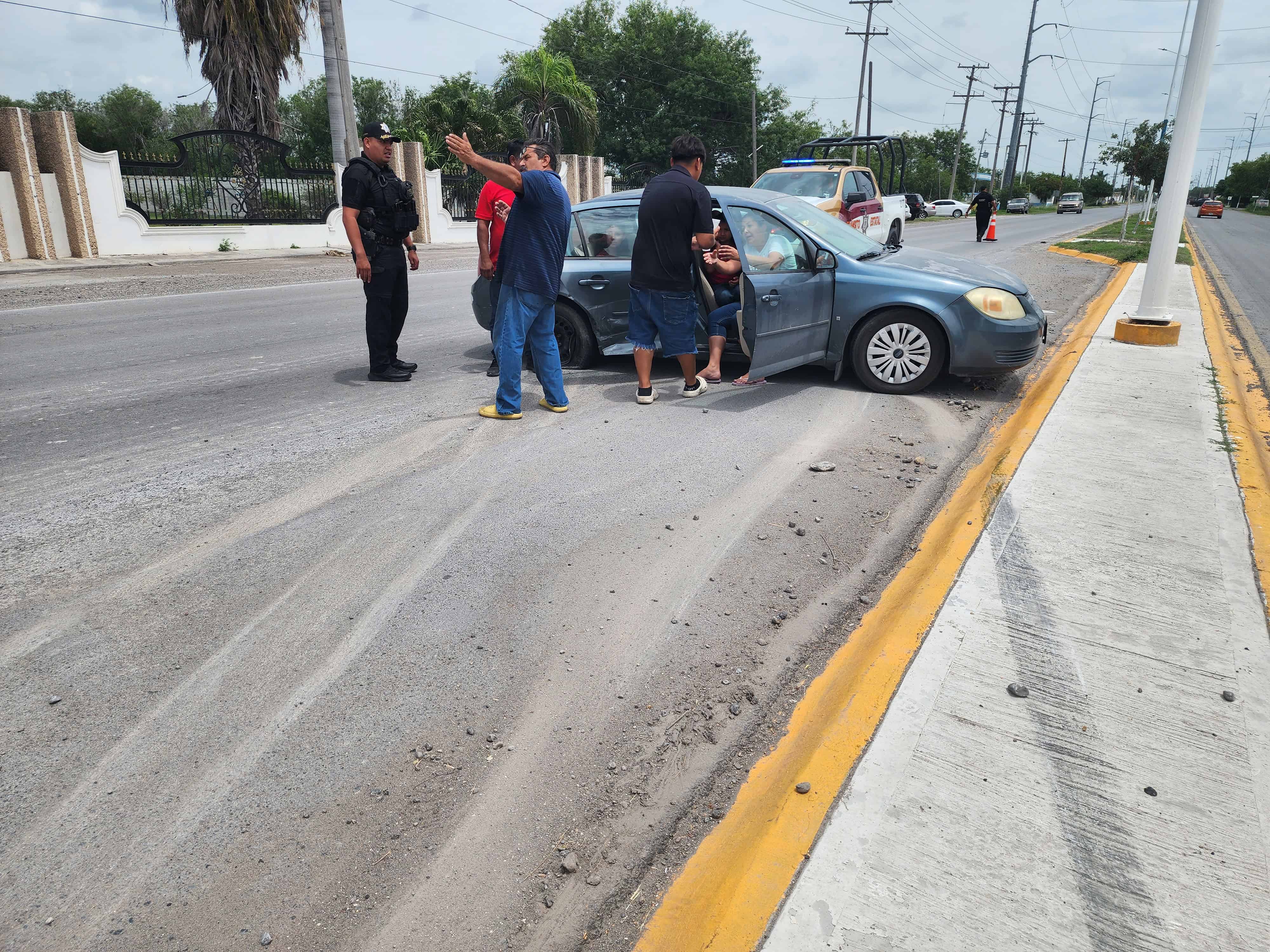 Aparatoso accidente en carretera 120 deja tres personas lesionadas