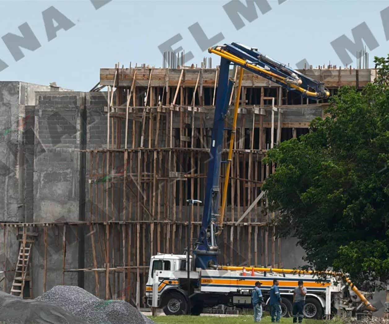 Colapsa obra en Victoria; hay 5 albañiles heridos