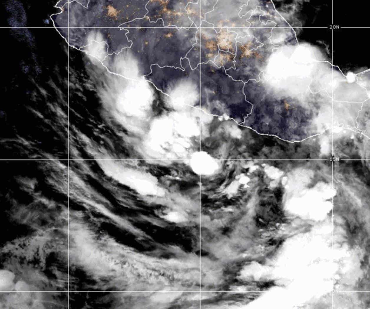 Se forma la tormenta tropical Cristina frente a Nicaragua; Boris golpea el sur de México