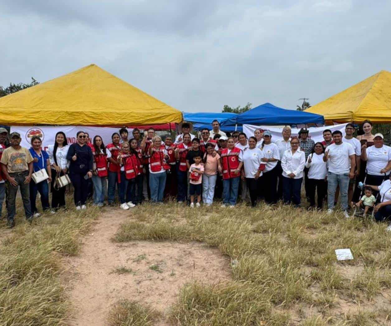 Trasladan brigada médica a la colonia Los Fresnos