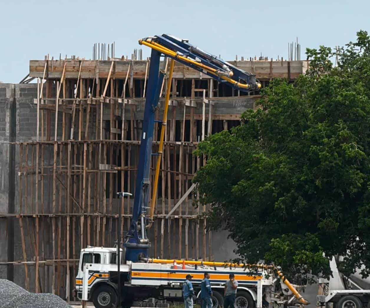 Caen albañiles  de construcción