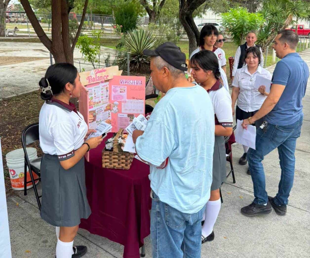 Llevan alumnos del CBTIS 7 servicios de salud a la Petrolera