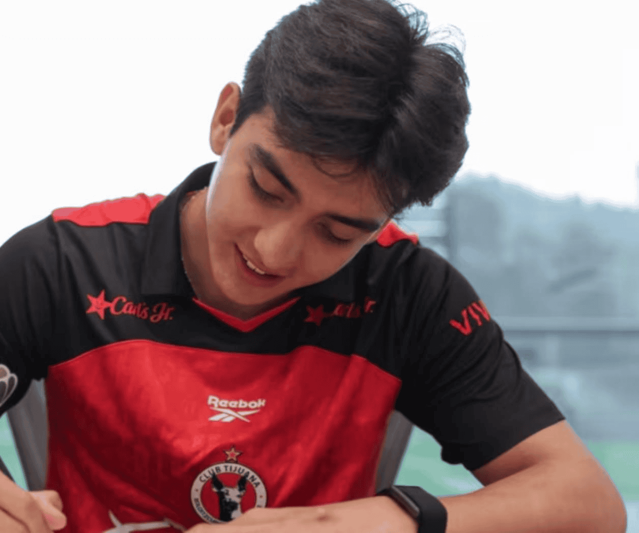 Gilberto Mora extiende su contrato con los Xolos de Tijuana
