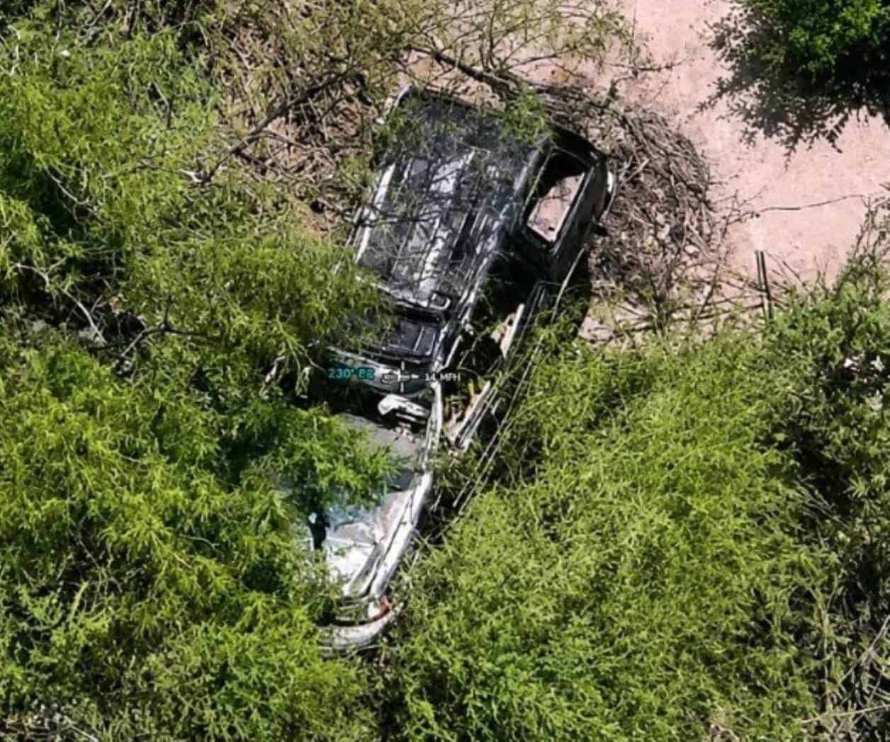 Camioneta sale volando y cae al arroyo Chacón Camioneta sale volando y cae al arroyo Chacón