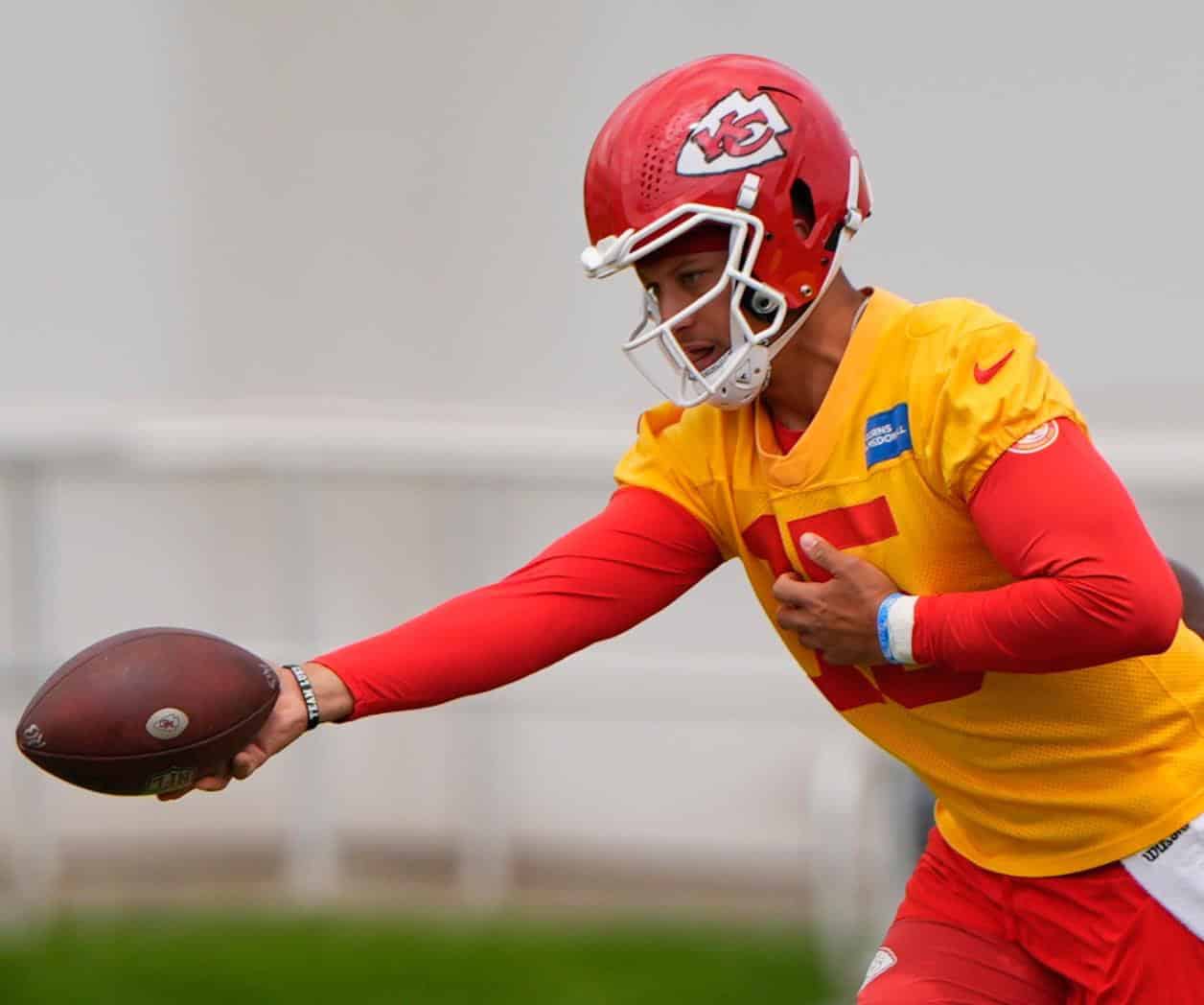 Patrick Mahomes firma extensión de contrato con los Chiefs