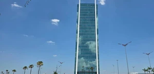 Mundial vacía oficinas y aulas