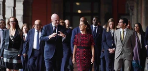 Recibe Sheinbaum  a la cúpula de FIFA