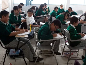 SET prohíbe condicionar documentos por pagos de graduación