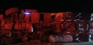 Choca y vuelca tractocamión en la Matamoros-Reynosa