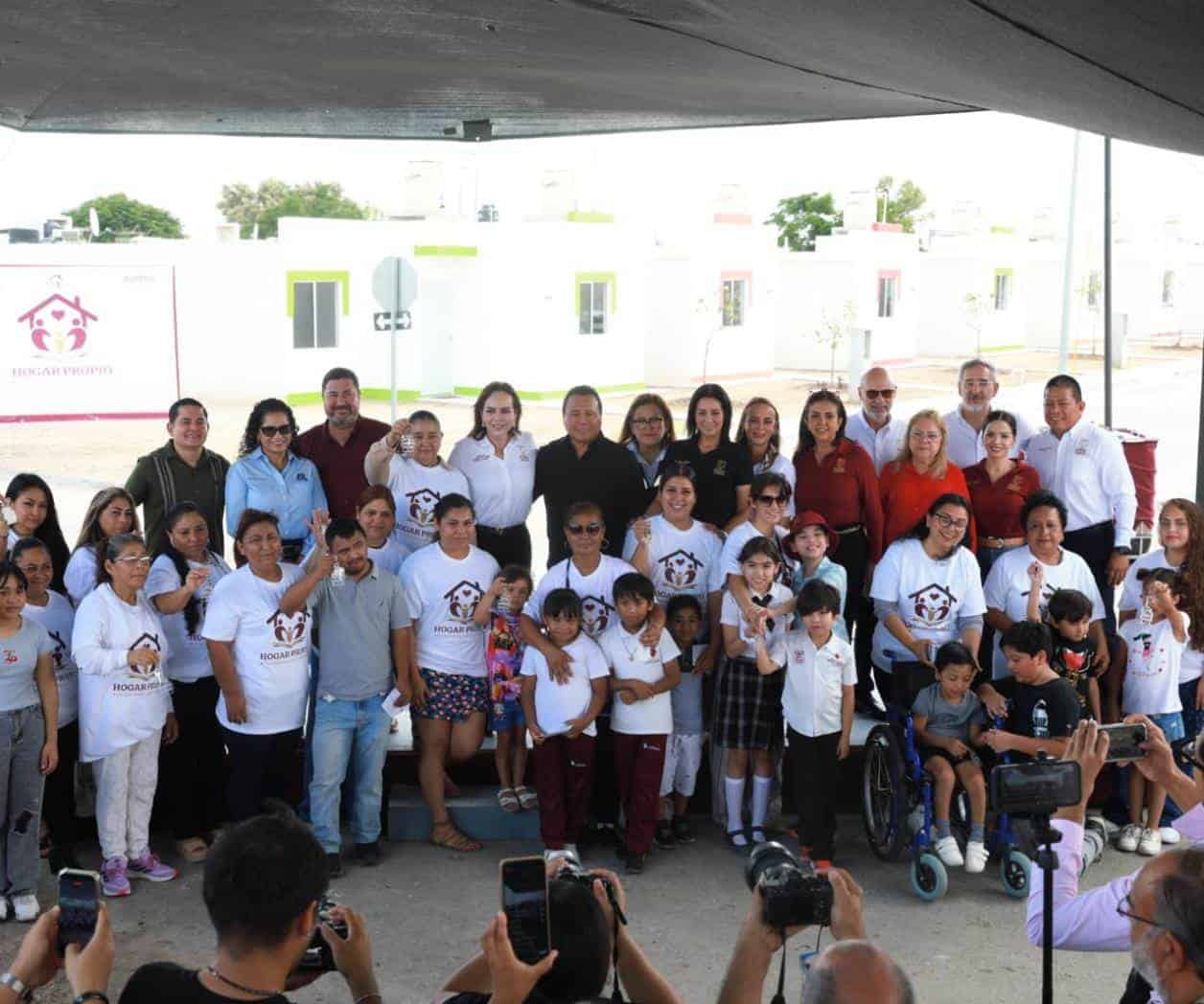 Transforman vida de  mujeres jefas de familia  con viviendas dignas