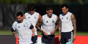 Argentina inicia  con la defensa  de su corona  ante Argelia