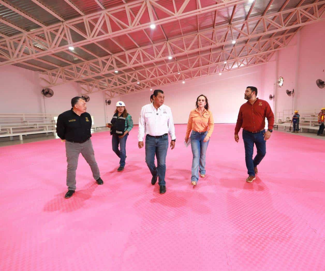 Supervisa alcaldesa  avances de obra en centro deportivo