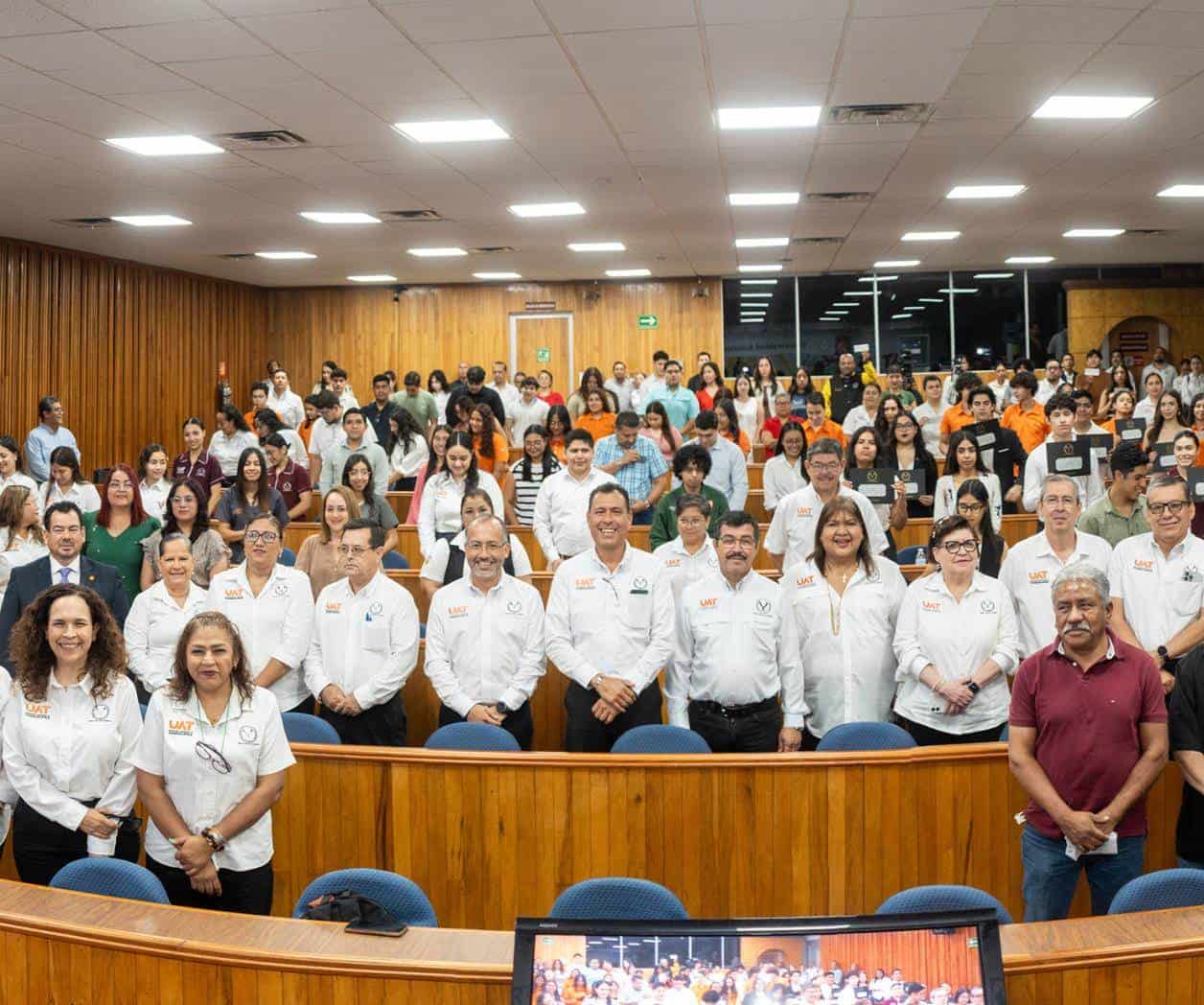 Reconoce la UAT excelencia académica con entrega de 600 becas y estímulos educativos